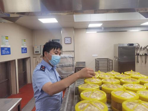 每月一周查网红 以重点监管筑牢食品安全餐饮管理防线